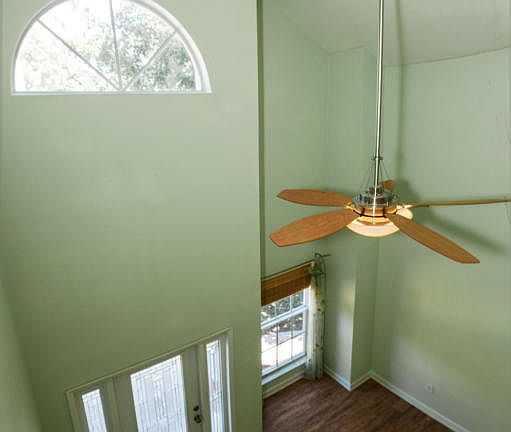 3rd image of 718 Fernwood Dr
