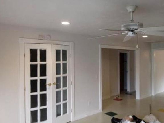 5th image of 233 E Vaughn Ln