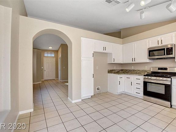 4th image of 2464 River Oaks Dr