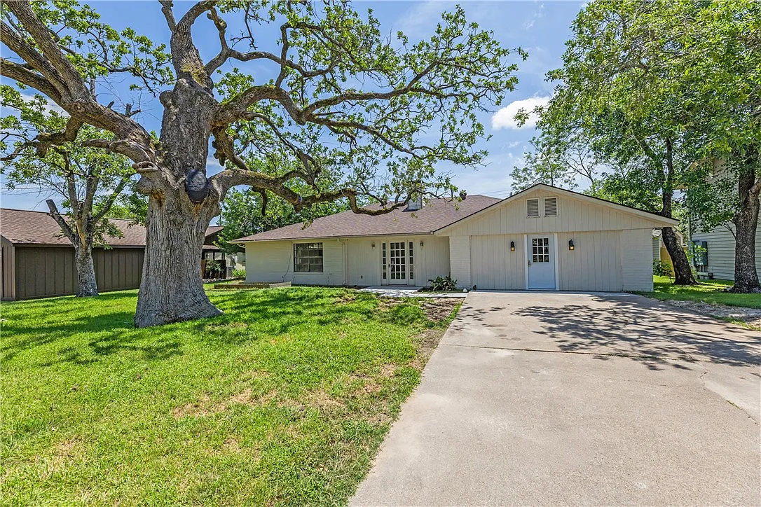 4 bed, 2369 sqft, $2,200 — Photo 2
