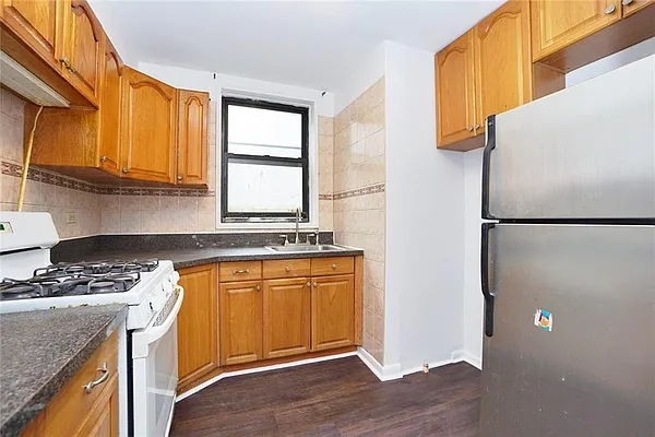 Sold by Remax Real Estate Professionals | media 11
