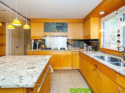 3rd image of 5 Kingsbury Dr