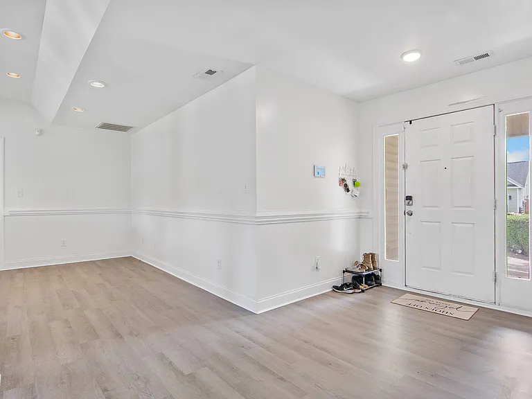 202 Weeping Hollow Ct — Photo 5