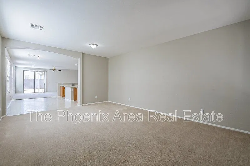 3 bed, 2.0 bath, 1909 sqft, $1,695 — Photo 2