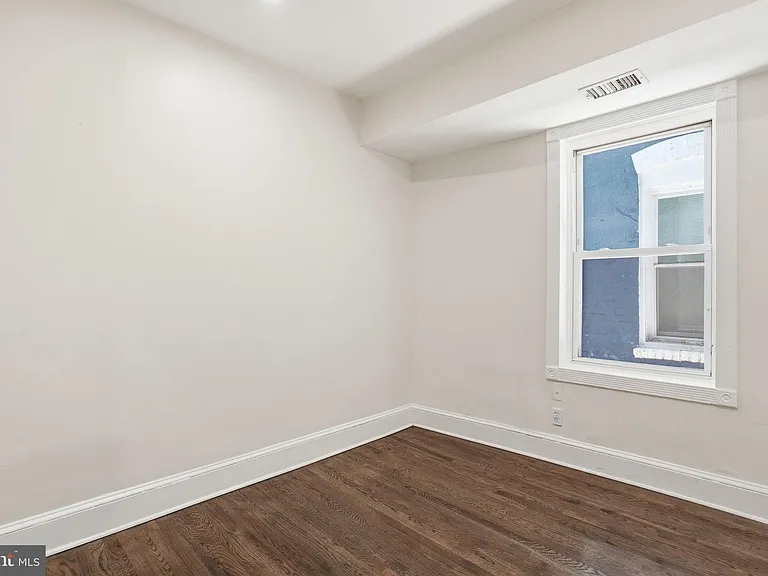 1038 6th St NE #101 — Photo 9