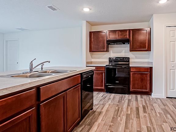 5th image of 73 Wellstone Dr