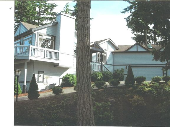 2nd image of 216 Edgewood Dr