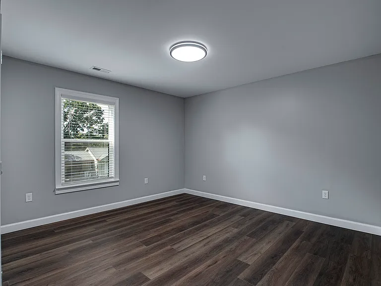217 Kenneth St — Photo 32