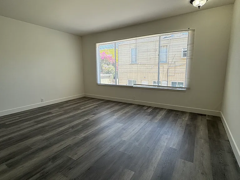 2541 Folsom St #4 — Photo 5
