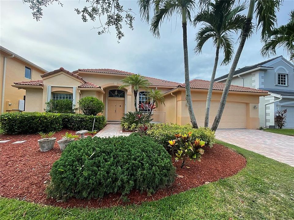 1st image of 953 Crestview Cir #953