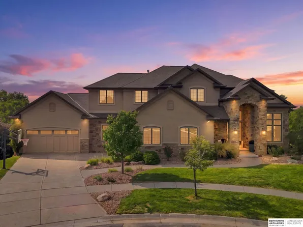 8701 Angeline Ct, Lincoln, NE 68526