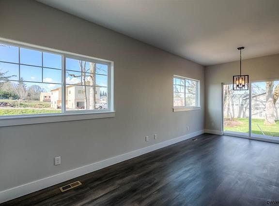 Dinning room to fenced patio