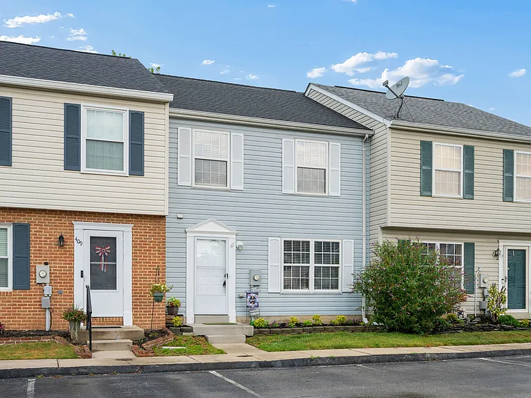 411 Old Oak Pl #1 — Photo 12