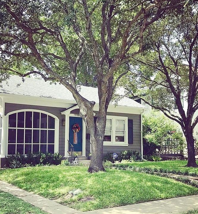1st image of 250 E Lullwood Ave