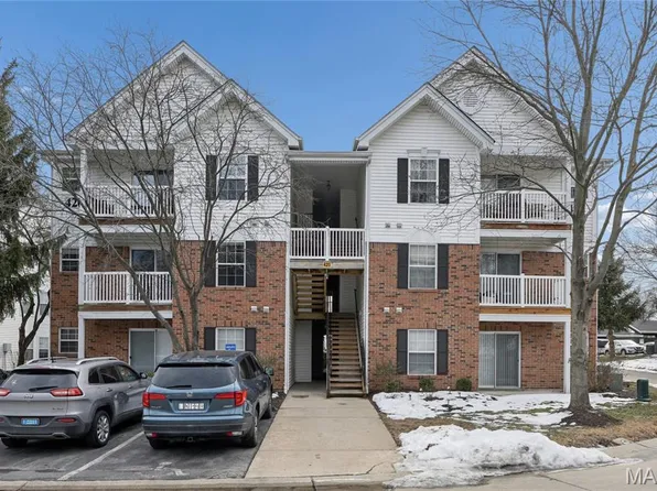 420 Benton Dr APT K, Saint Peters, MO 63376