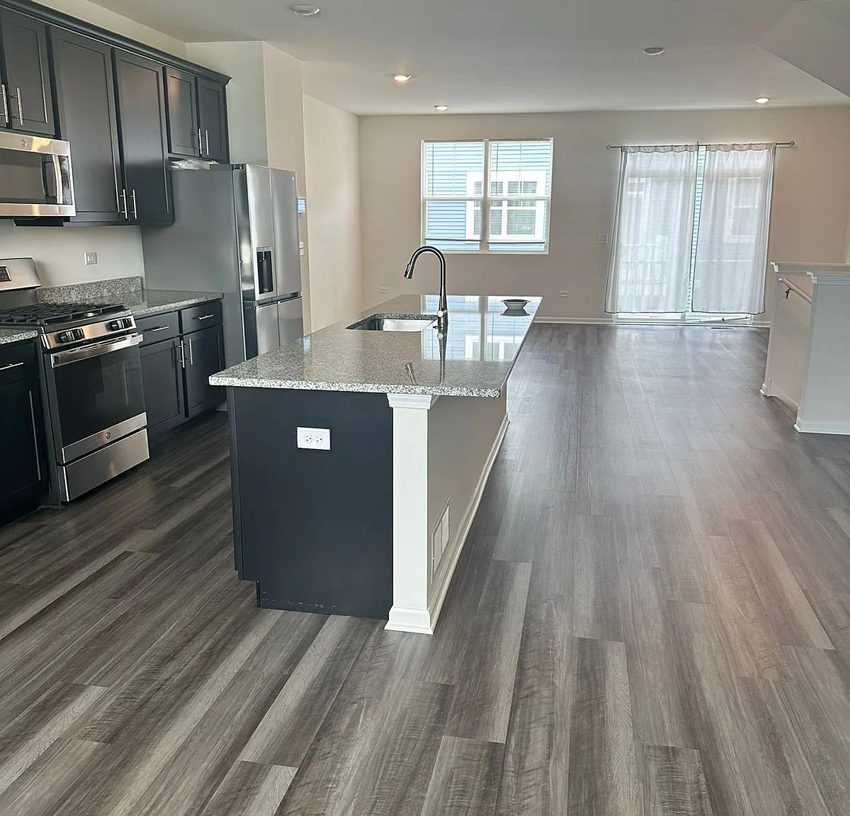 1601 Albany St — Photo 3