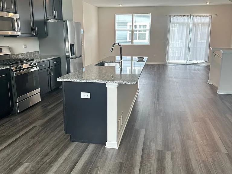 1601 Albany St — Photo 10