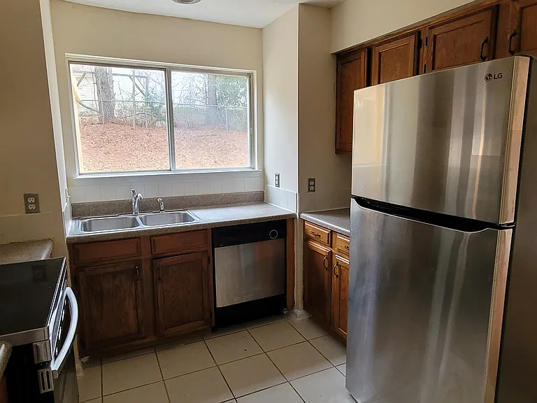 2082 Montgomery Trl — Photo 2