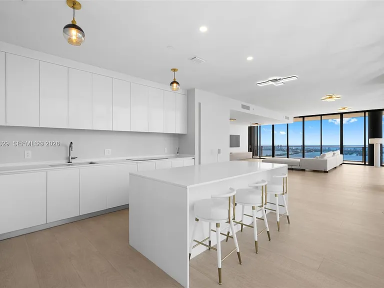 700 NE 24th St #Penthouse 6005 — Photo 3