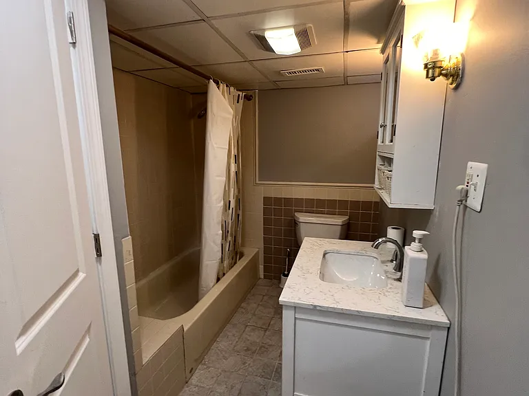17 Holman St #1 — Photo 10