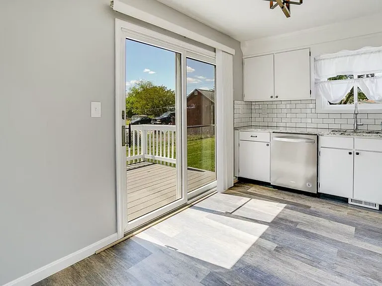 12 Normandy Dr — Photo 5