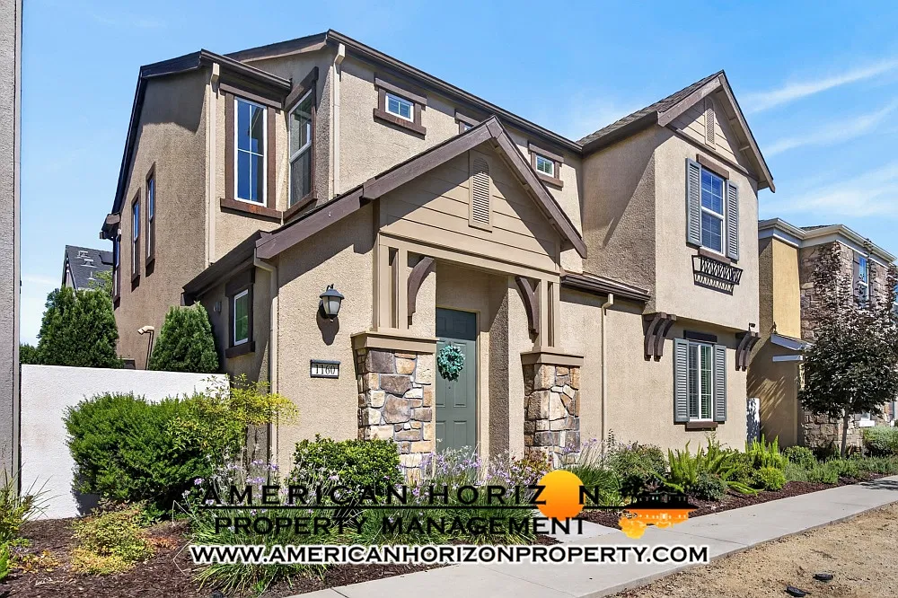 4 bed, 2013 sqft, $3,000 — Photo 2
