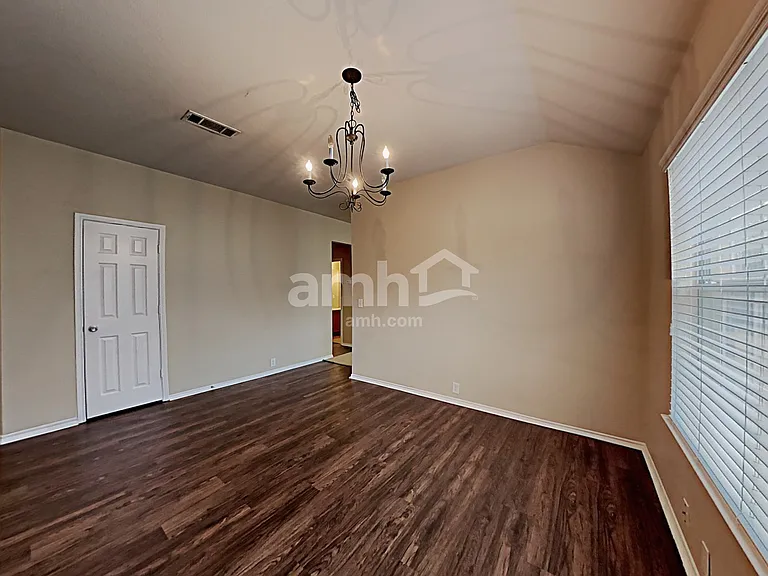3002 Marigold Dr — Photo 6