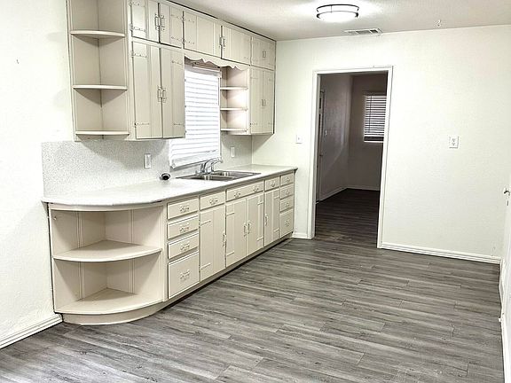 5th image of 200 NE Alpine Dr