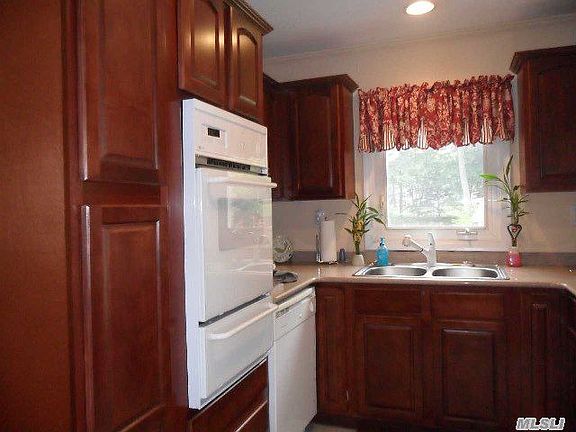 4th image of 222 Larch Ln