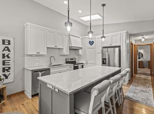 6826 Sherwood Rd, Woodbury, MN 55125