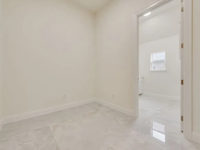 1424 Silent Springs Dr — Photo 19