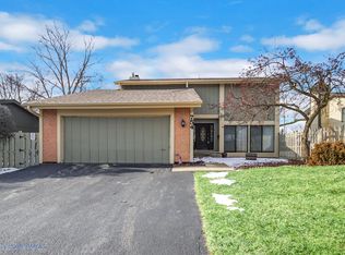 754 E Woodfield Trl, Roselle, IL