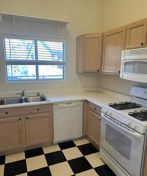 2100 Gravel Hill St #202 — Photo 5