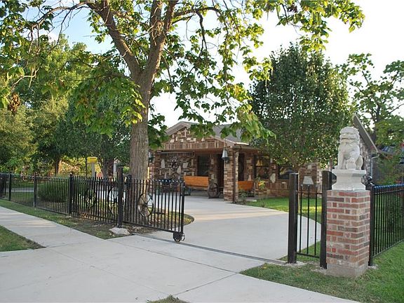 3rd image of 1211 Lanemar Dr