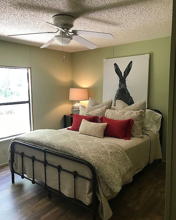 Guest room green 