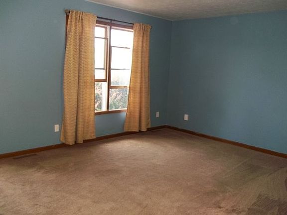 5th image of 934 William Dr