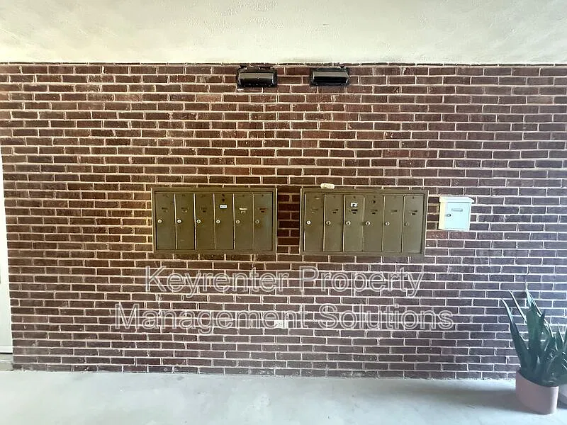 2 bed, 1.0 bath, 950 sqft, $1,350 — Photo 4