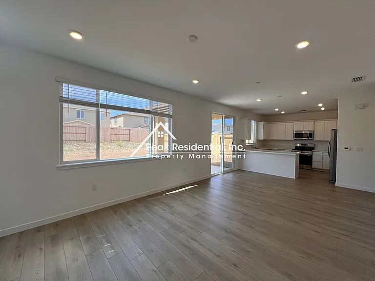 12632 Hereford Ave — Photo 4