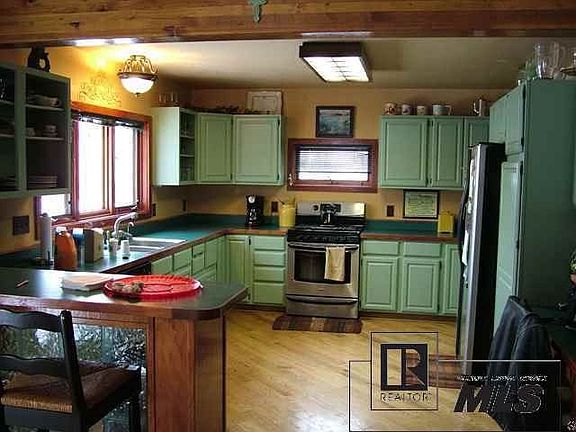 2nd image of 2900 Honeysuckle Ln