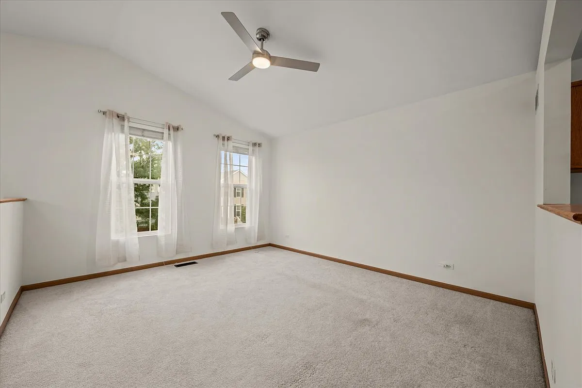 3 bed, 1380 sqft, $2,500 — Photo 4