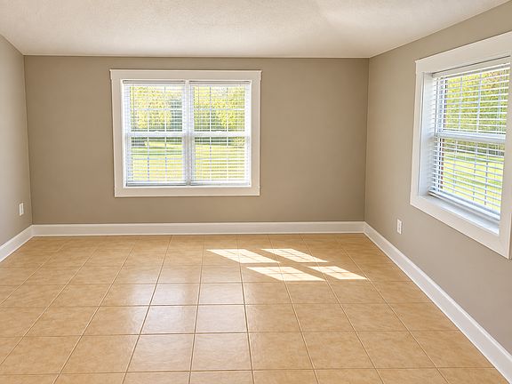 5th image of 605 S Zion St