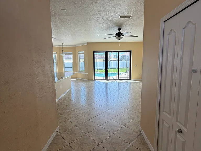 2875 Middleton Cir — Photo 2