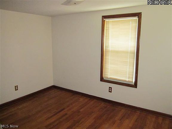 2nd image of 217-217 1/2 Cherry St