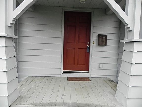 3rd image of 4447 42nd Ave SW