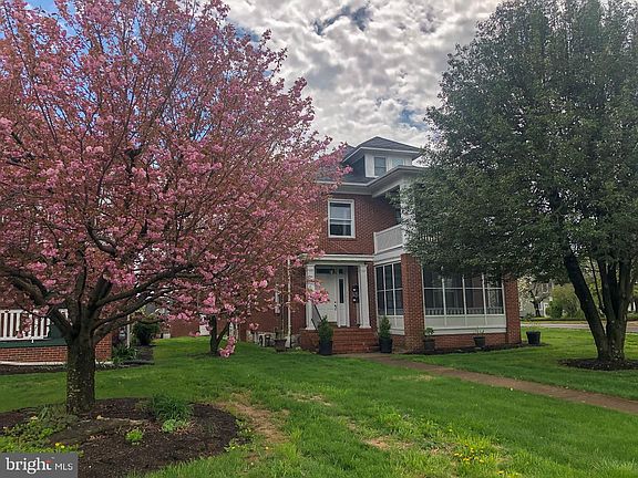 2nd image of 1006 Potomac Ave