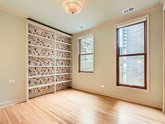4th image of 1242 W Winnemac Ave #1E