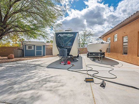 3rd image of 7685 Gilespie St