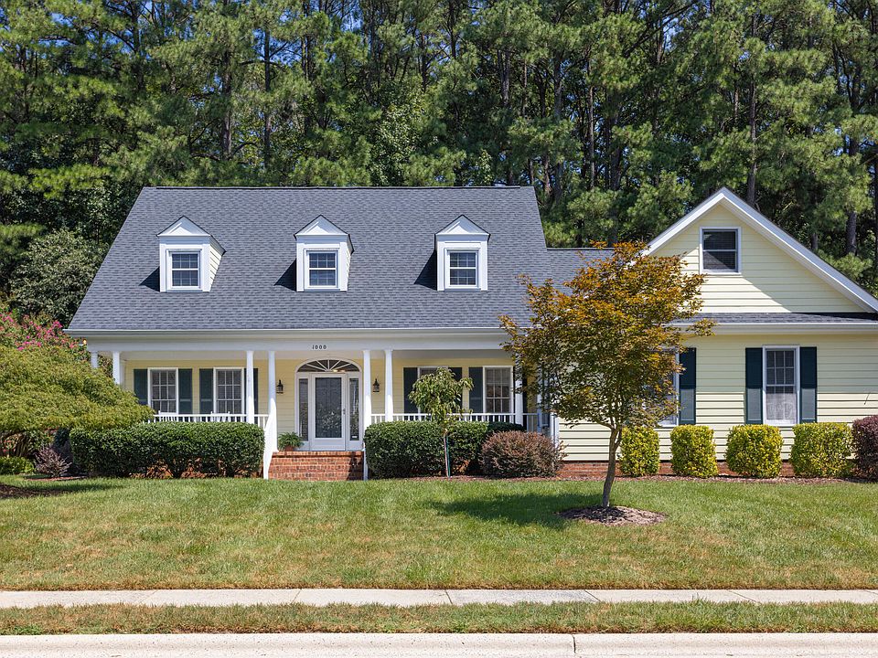 1st image of 1000 E Oak Dr