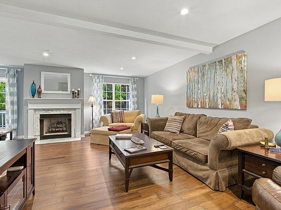 4th image of 487 Huntington Ridge Dr