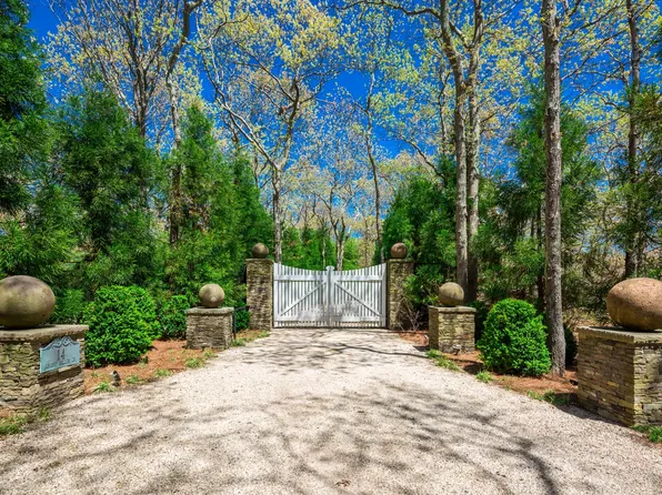 https://photos.zillowstatic.com/fp/d1f93ac95bd73a7e2e19d509b26734f0-p_e.webp